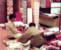 呉服のアキヤマ昭和40年ごろ展示会風景